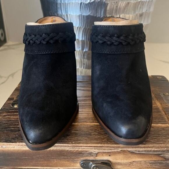 Sam Eldelman Alison Suede Heels in Black - Picture 4 of 10